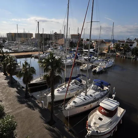 In With Large Terrace شقة