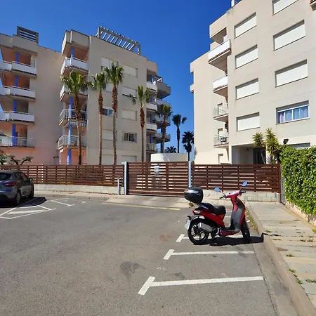 דירה In With Large Terrace רוזס